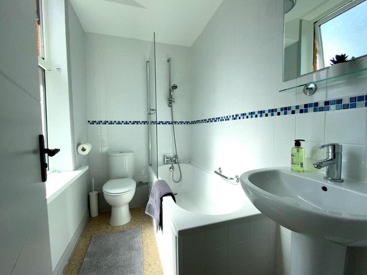 Trendy Stylish Apartment! - 5 Minute Walk To The Best Beach! - Great Location - Parking - Fast Wifi - Smart Tv - Newly Decorated - Sleeps Up To 6! Close To Bournemouth & Poole Town Centre & Sandbanks Εξωτερικό φωτογραφία