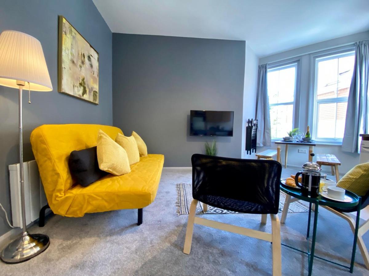Trendy Stylish Apartment! - 5 Minute Walk To The Best Beach! - Great Location - Parking - Fast Wifi - Smart Tv - Newly Decorated - Sleeps Up To 6! Close To Bournemouth & Poole Town Centre & Sandbanks Εξωτερικό φωτογραφία
