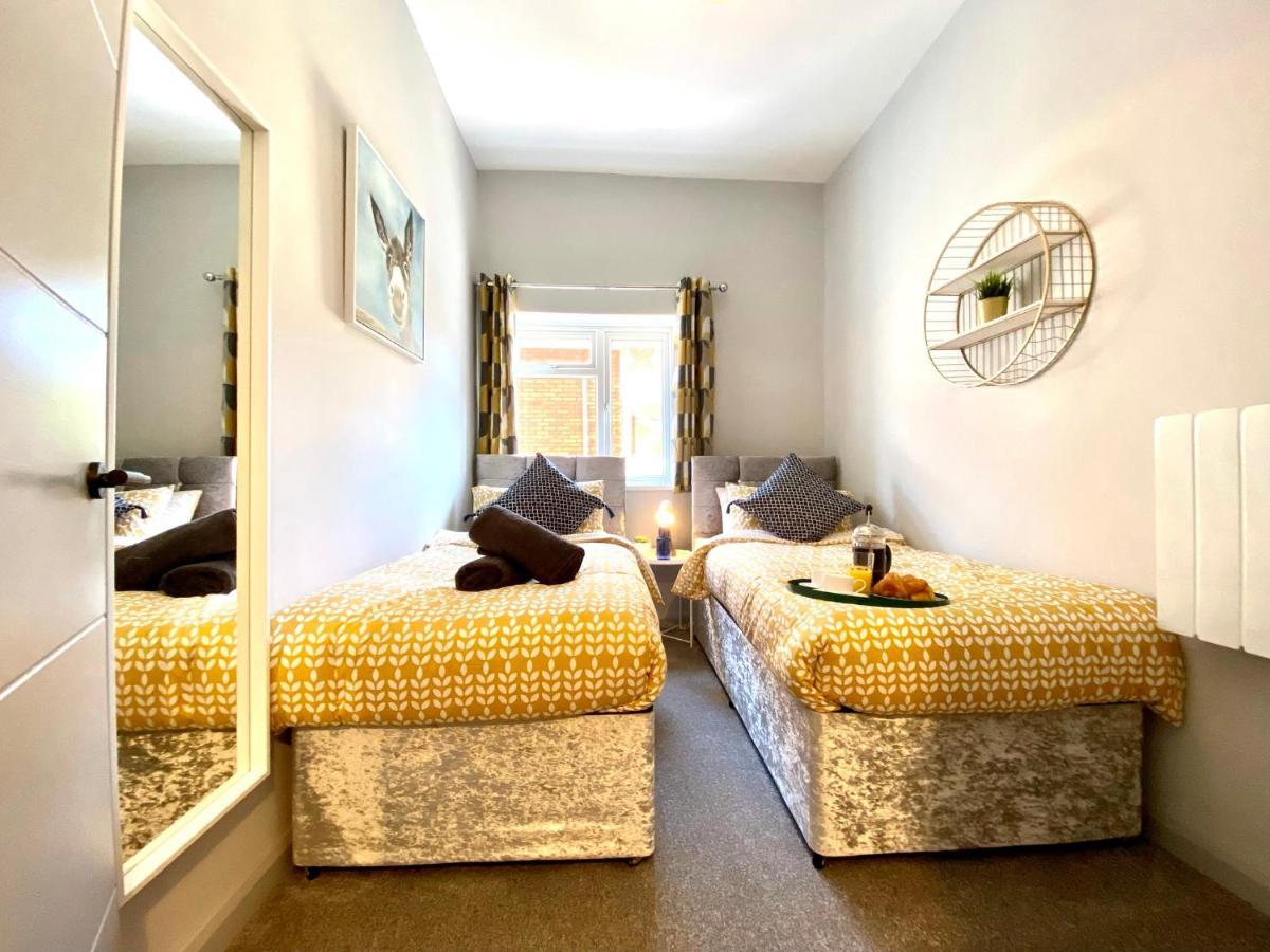 Trendy Stylish Apartment! - 5 Minute Walk To The Best Beach! - Great Location - Parking - Fast Wifi - Smart Tv - Newly Decorated - Sleeps Up To 6! Close To Bournemouth & Poole Town Centre & Sandbanks Εξωτερικό φωτογραφία