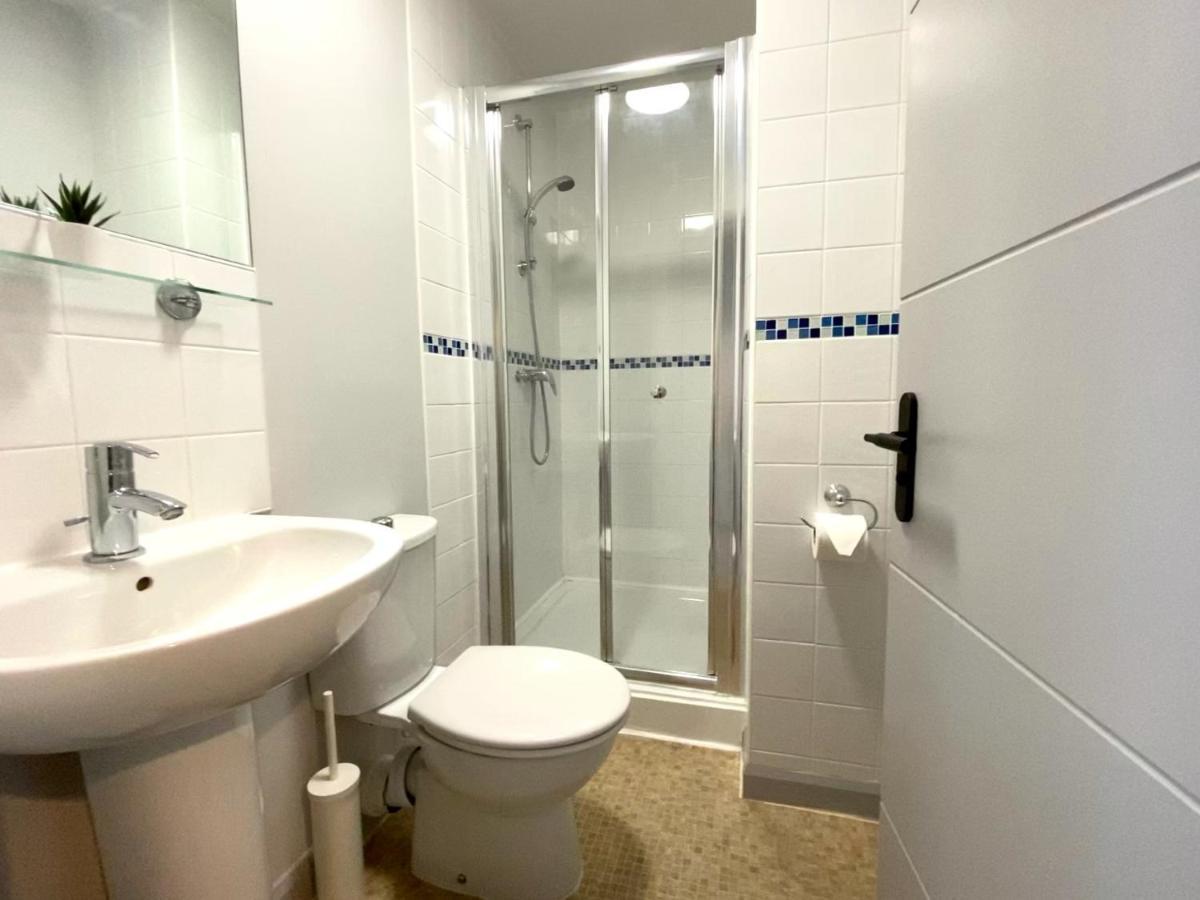 Trendy Stylish Apartment! - 5 Minute Walk To The Best Beach! - Great Location - Parking - Fast Wifi - Smart Tv - Newly Decorated - Sleeps Up To 6! Close To Bournemouth & Poole Town Centre & Sandbanks Εξωτερικό φωτογραφία