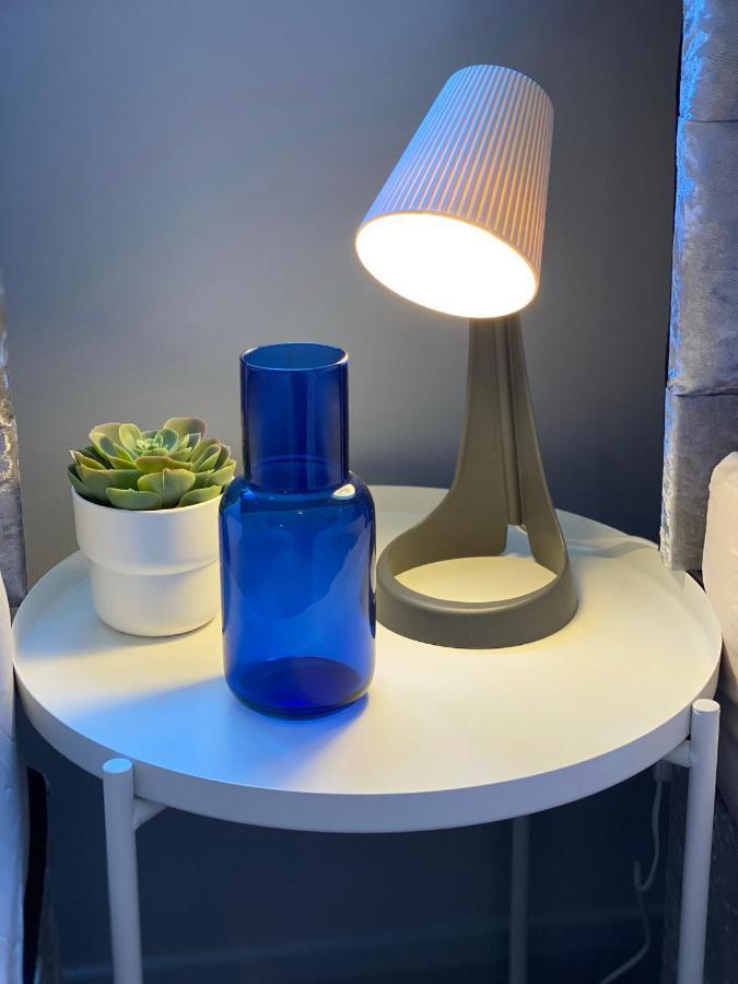 Trendy Stylish Apartment! - 5 Minute Walk To The Best Beach! - Great Location - Parking - Fast Wifi - Smart Tv - Newly Decorated - Sleeps Up To 6! Close To Bournemouth & Poole Town Centre & Sandbanks Εξωτερικό φωτογραφία