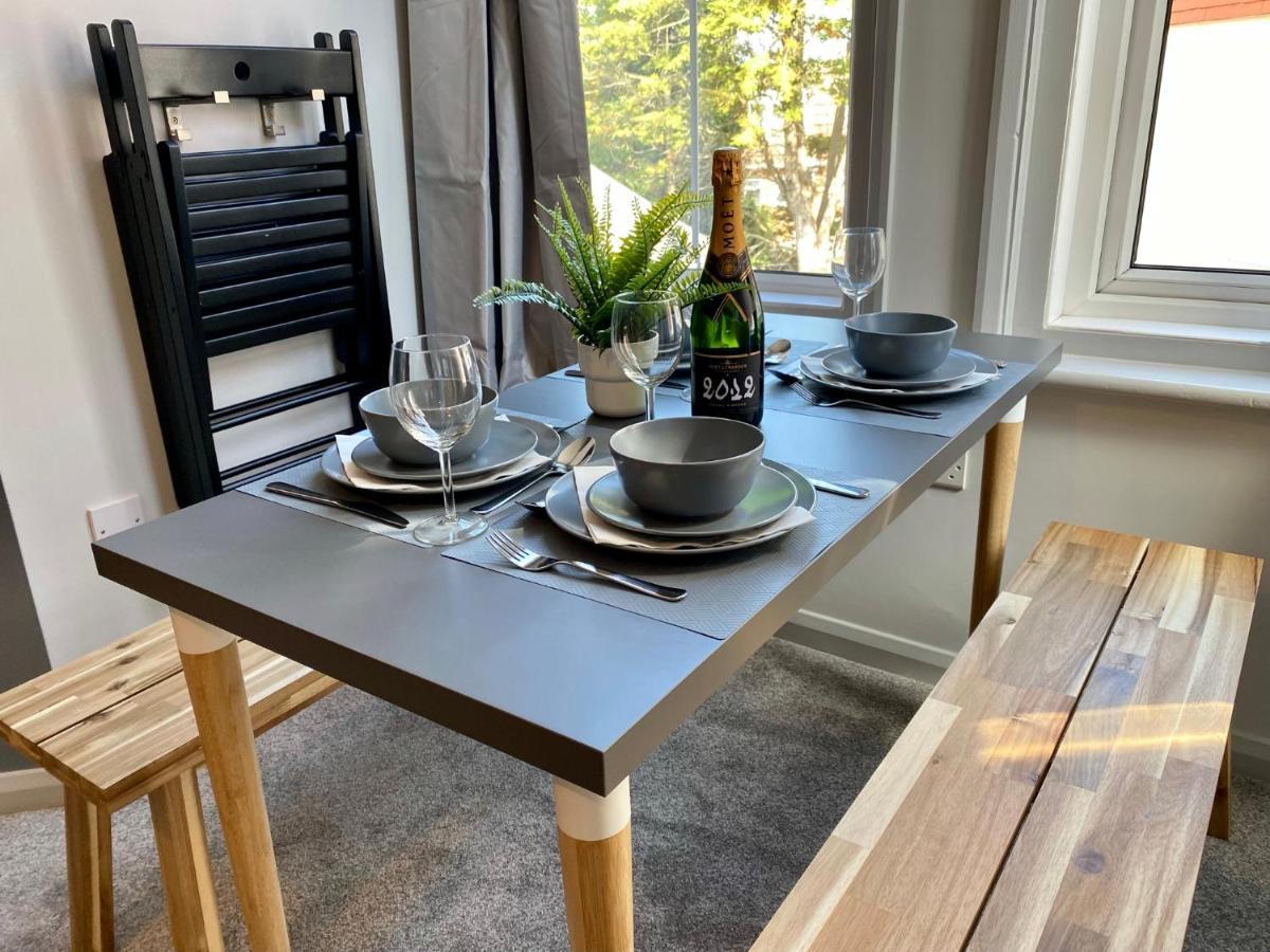 Trendy Stylish Apartment! - 5 Minute Walk To The Best Beach! - Great Location - Parking - Fast Wifi - Smart Tv - Newly Decorated - Sleeps Up To 6! Close To Bournemouth & Poole Town Centre & Sandbanks Εξωτερικό φωτογραφία