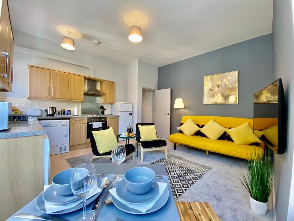 Trendy Stylish Apartment! - 5 Minute Walk To The Best Beach! - Great Location - Parking - Fast Wifi - Smart Tv - Newly Decorated - Sleeps Up To 6! Close To Bournemouth & Poole Town Centre & Sandbanks Εξωτερικό φωτογραφία
