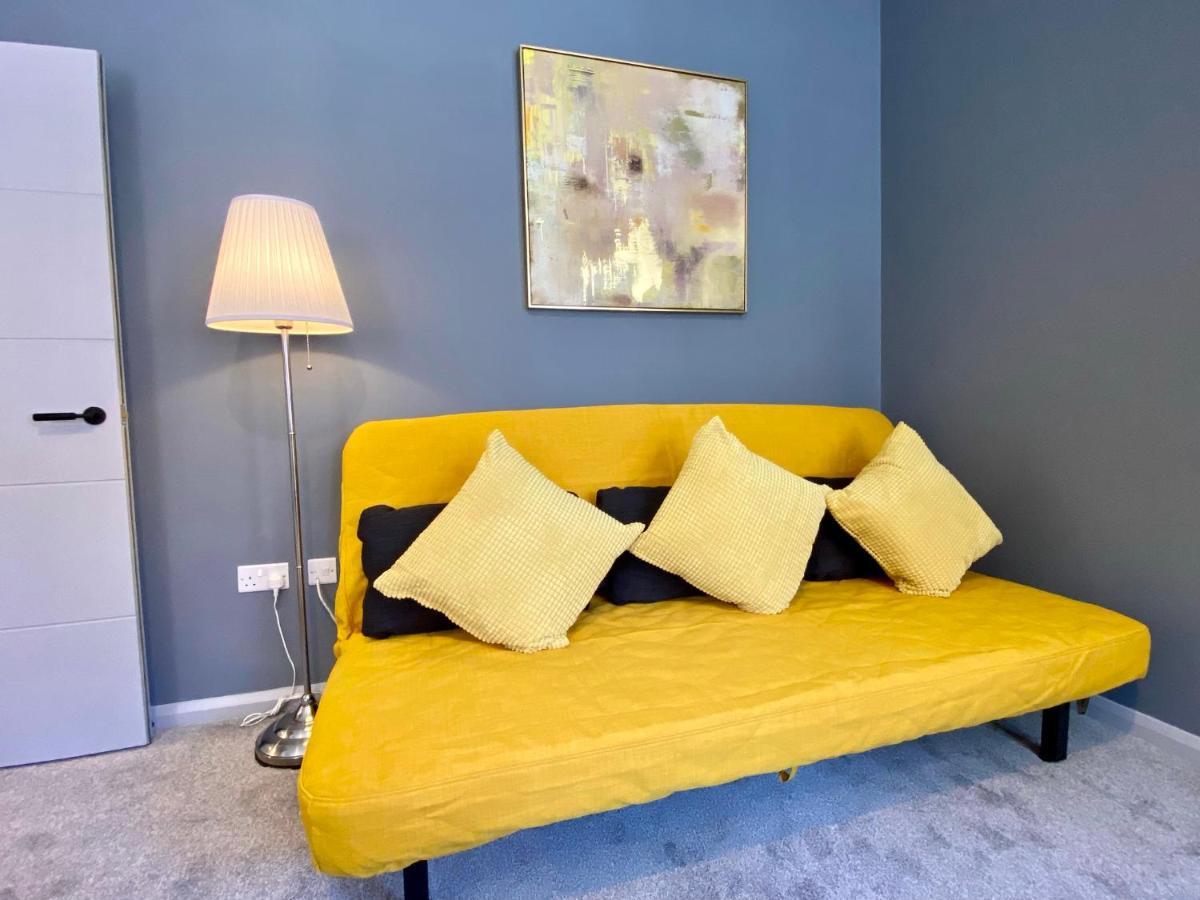 Trendy Stylish Apartment! - 5 Minute Walk To The Best Beach! - Great Location - Parking - Fast Wifi - Smart Tv - Newly Decorated - Sleeps Up To 6! Close To Bournemouth & Poole Town Centre & Sandbanks Εξωτερικό φωτογραφία