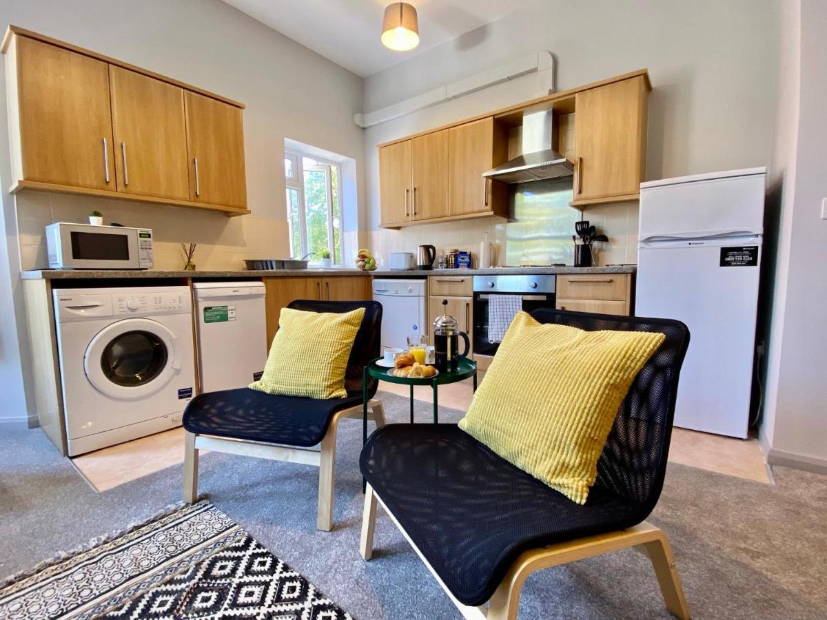 Trendy Stylish Apartment! - 5 Minute Walk To The Best Beach! - Great Location - Parking - Fast Wifi - Smart Tv - Newly Decorated - Sleeps Up To 6! Close To Bournemouth & Poole Town Centre & Sandbanks Εξωτερικό φωτογραφία